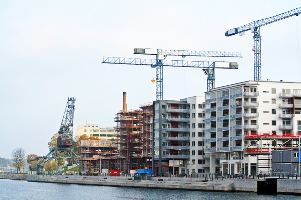 Kraana ehitab pooleli olevat maja